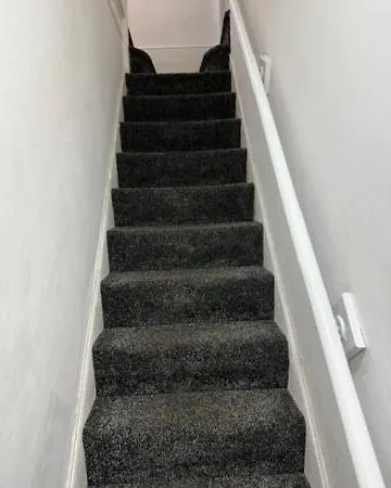 En-suit Double Bedroom In Armley