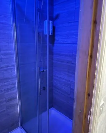 En-suit Double Bedroom In Armley Δωμάτια σε οικογενειακή κατοικία