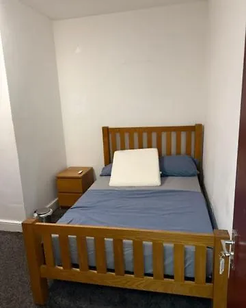 En-suit Double Bedroom In Armley Δωμάτια σε οικογενειακή κατοικία
