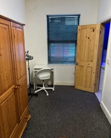 En-suit Double Bedroom In Armley *
