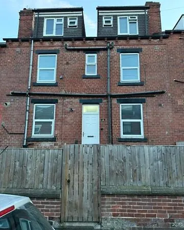 Δωμάτια σε οικογενειακή κατοικία En-suit Double Bedroom In Armley Λιντς