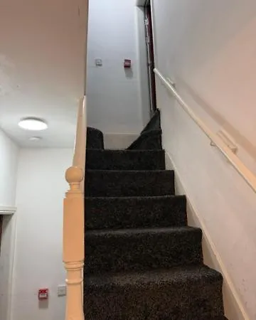 Δωμάτια σε οικογενειακή κατοικία En-suit Double Bedroom In Armley